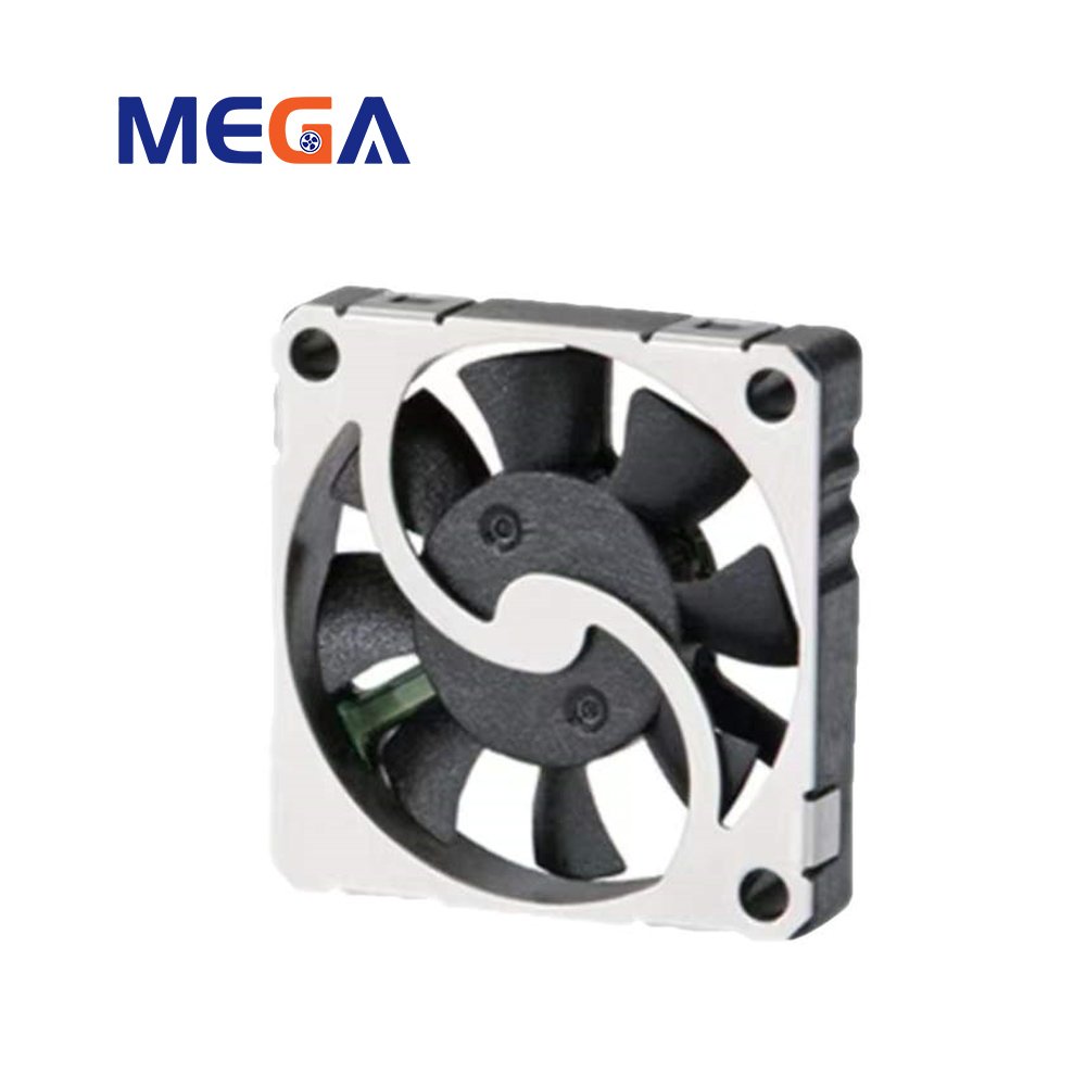Energy-efficient 15x15x4mm 5V DC Cooler for Smartwatches and Smart Bracelets Cooling Fan
