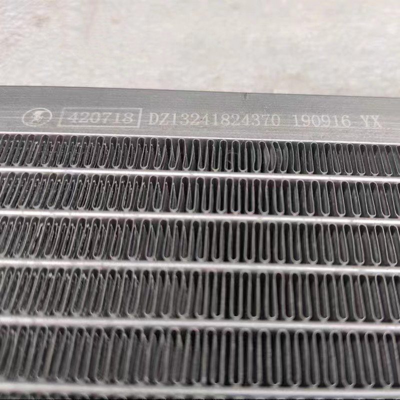 High Quality Hot Sale air Conditioner Condenser Dz13241824370 for China Shacman Truck Parts Condenser Assembly
