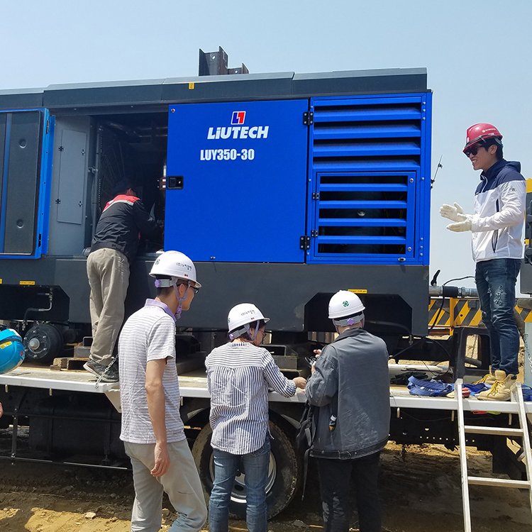 Liutech LUY180-19 19bar 635cfm 191KW diesel Mobile Pneumatic Rotary Screw air Compressor Diesel Compressor