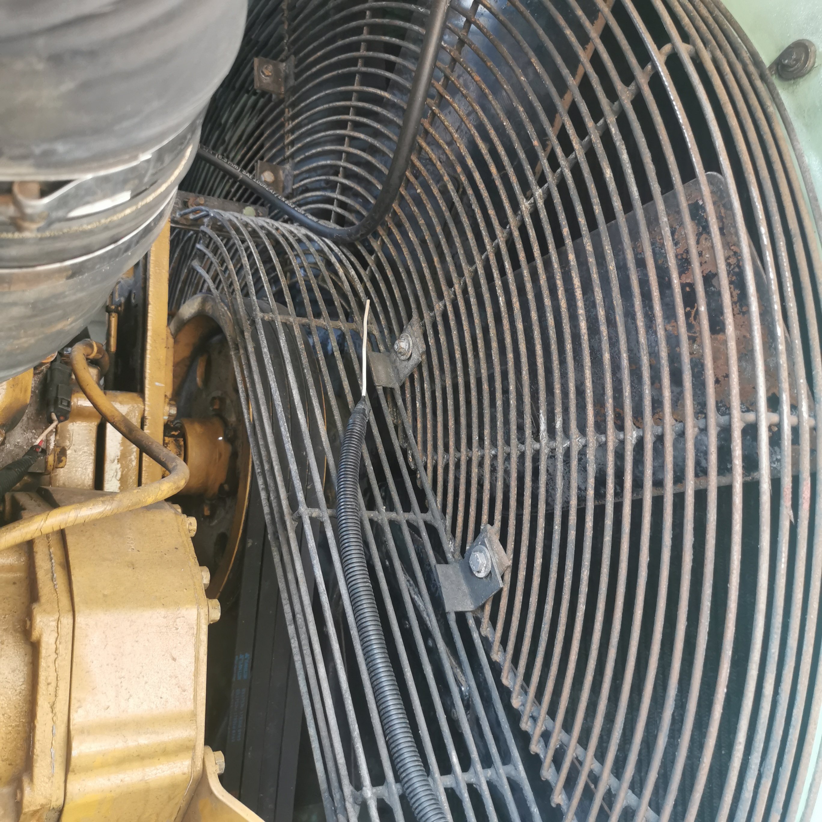 Used Air Compressor SULLAIR 1070 Diesel Engine 24 bar 1089 Cfm 30.5 M3/min Portable Second Hand Air Compressor