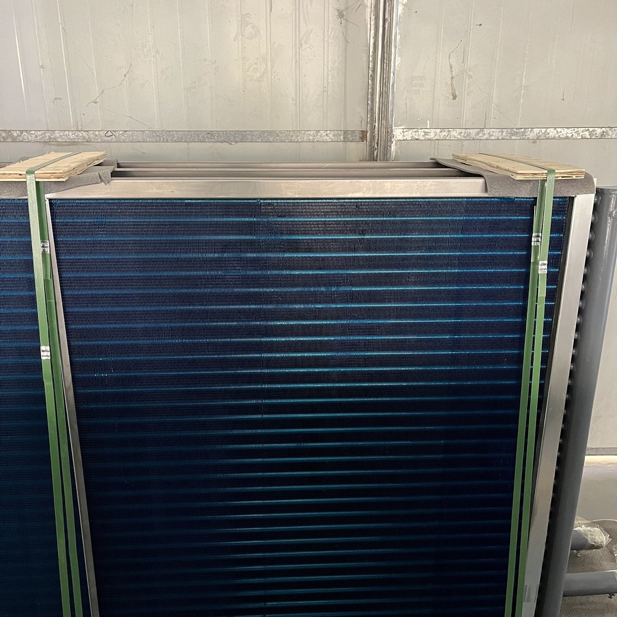 Customized fan coil units, water-cooled air conditioners, cooling coils, and aluminum fin condensers.