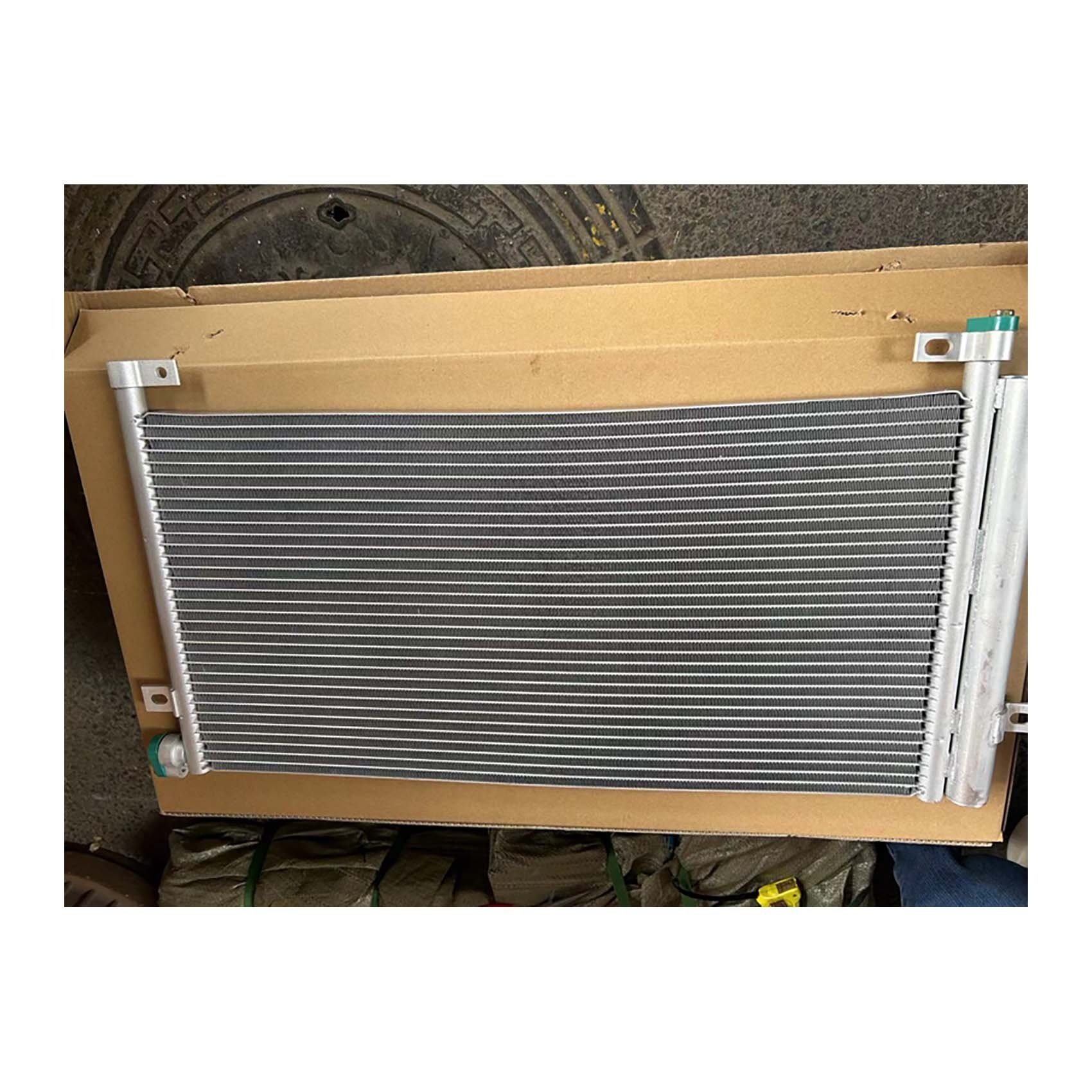 22768927 Air Conditioner Condenser for VOL Heavy Truck