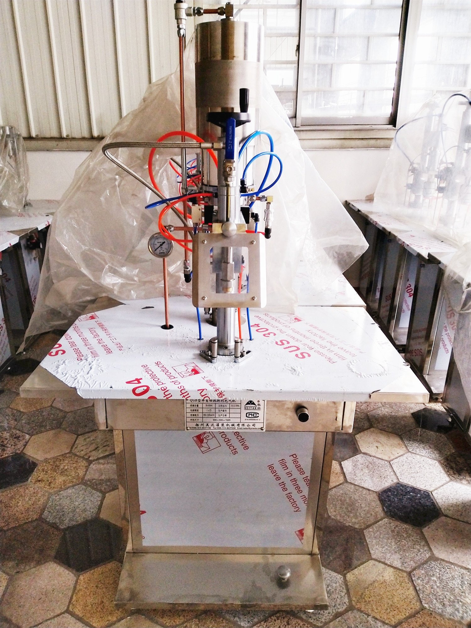 Pneumatic air Freshener Deodorant Perfume Fragrance Body Spray Aerosol Can Filling Machine Semi Automatic