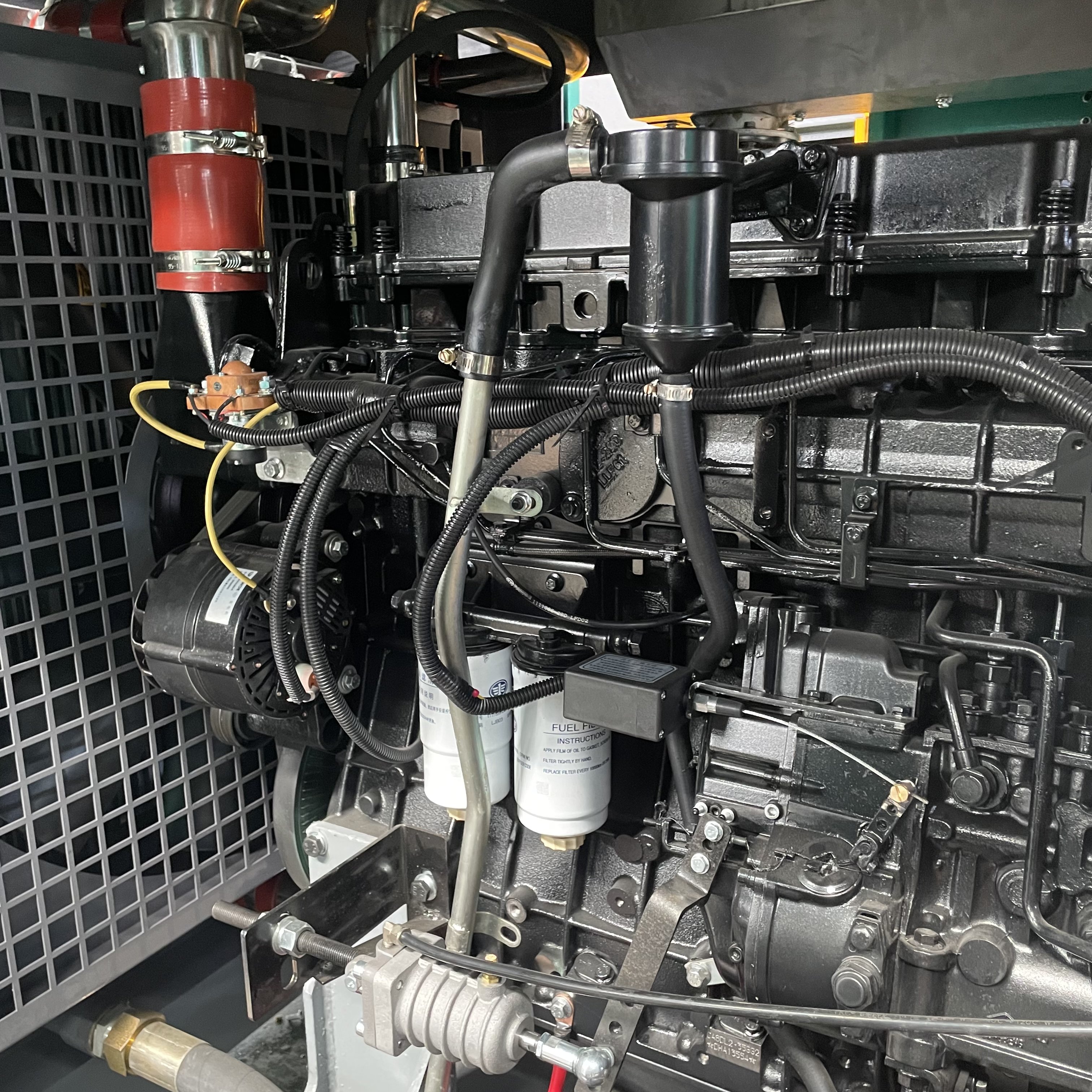 1050cfm 23 Bar CE Certification 258kw Diesel High Quality Screw Air Compressor for Water Well Drilling 200m Drilling Rig