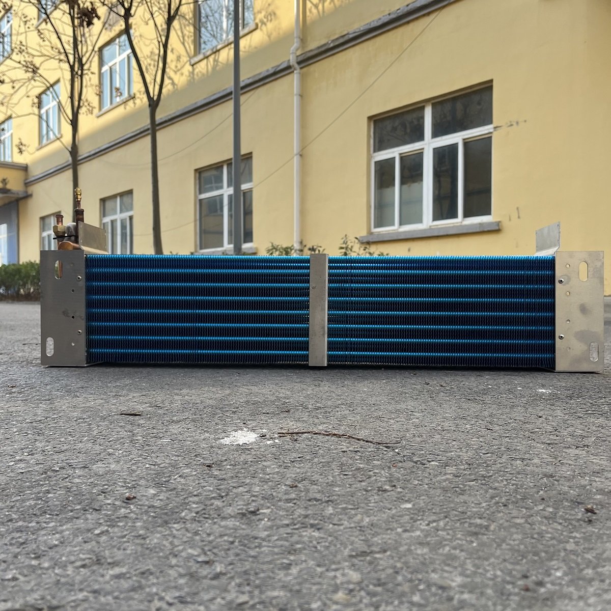 Customize Finned Radiators and Evaporators with Copper Tubes and Aluminum Foils.