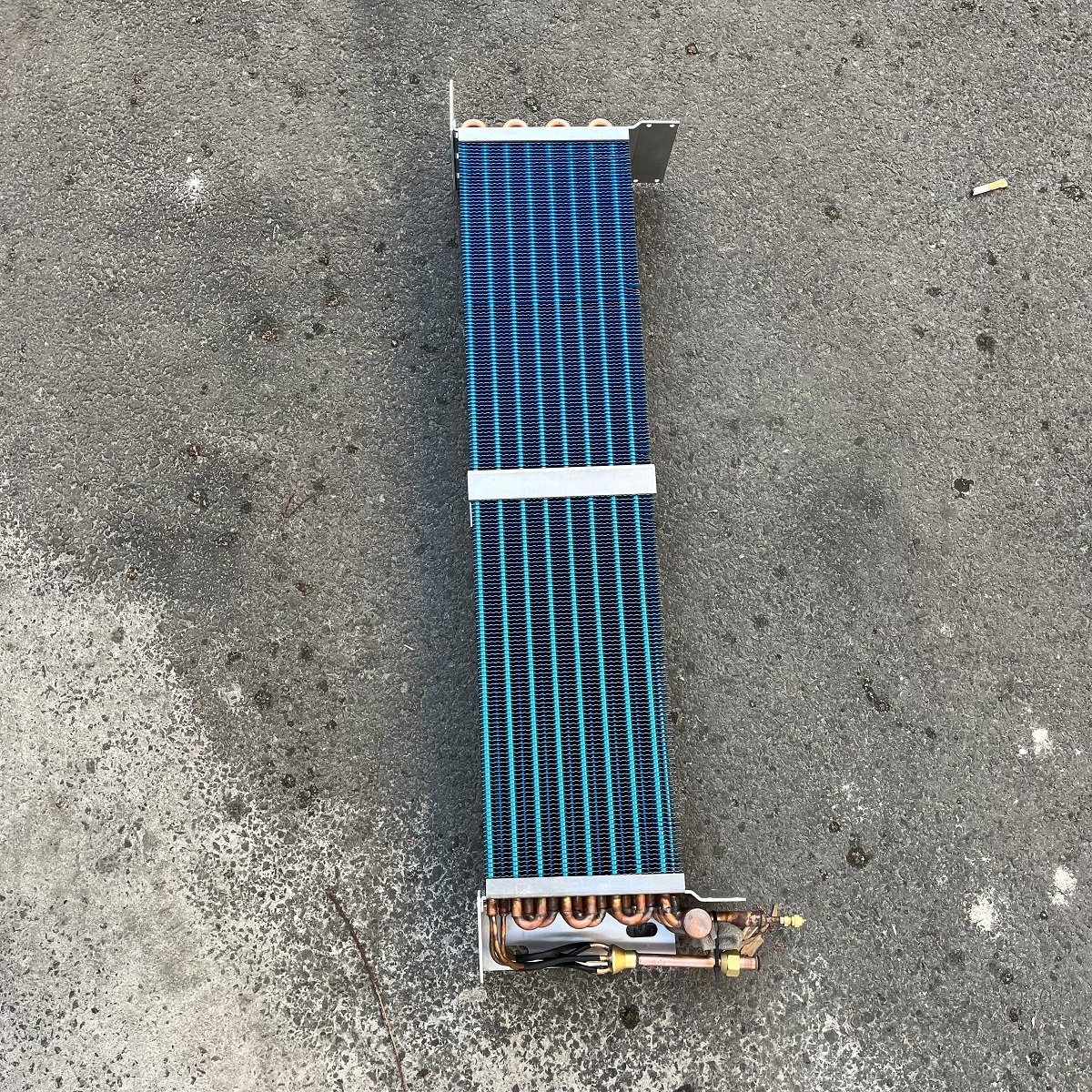 Customize Finned Radiators and Evaporators with Copper Tubes and Aluminum Foils.