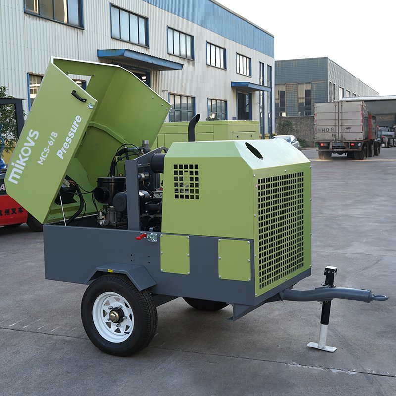 Compressor 8bar 400cfm Diesel Engine Mining Portable Screw Air Compressor With Jack Hammer