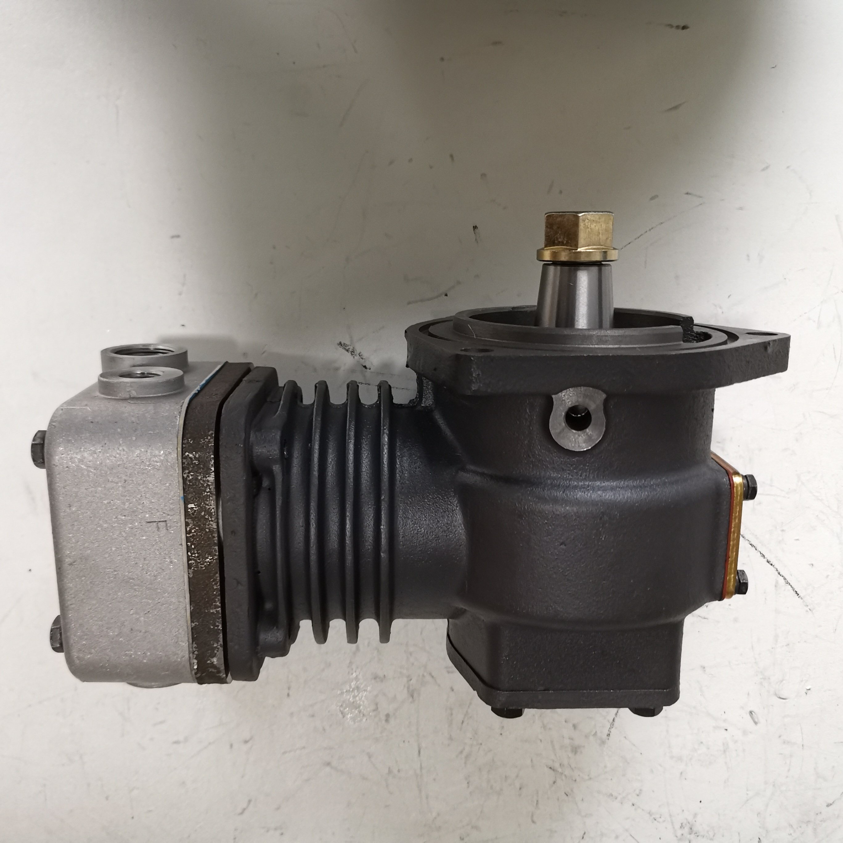 High Quality Weichai WD615 air Compressor Assembly/air Compressor612600130623/6126000130531JINAN HOWO air Compressor