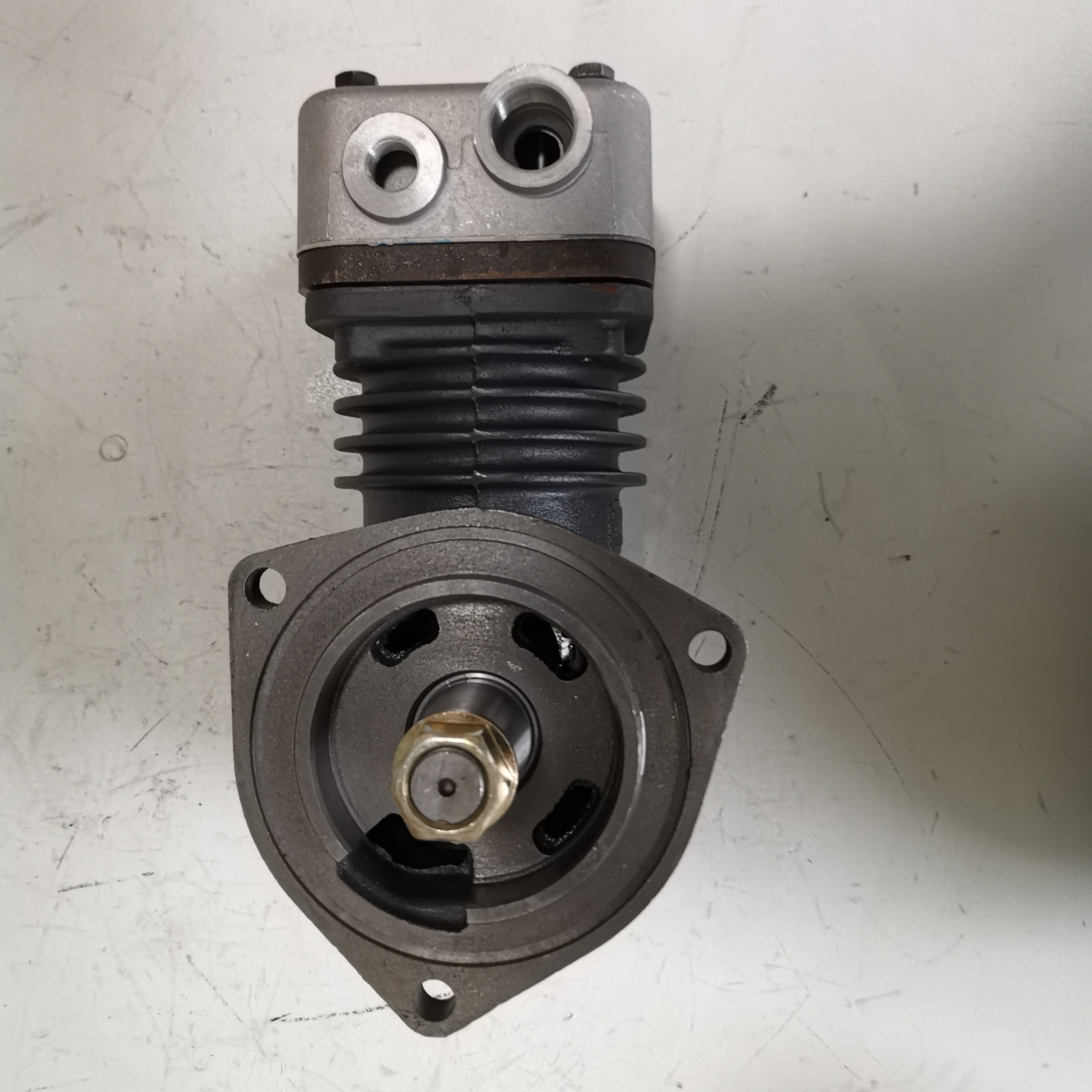 High Quality Weichai WD615 air Compressor Assembly/air Compressor612600130623/6126000130531JINAN HOWO air Compressor