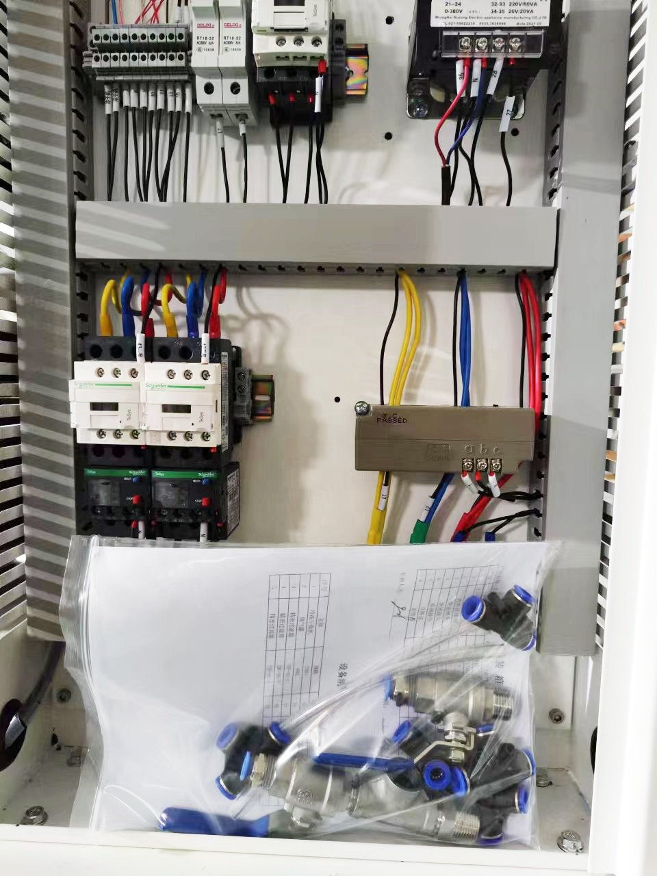 11kw Low Noise Efficient Oil Free Scroll Air Compressor With With 300L air Storage tank and Refrigerated air Dryer
