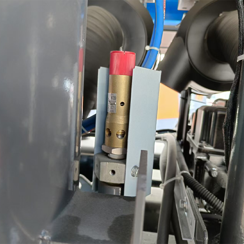 4 Wheel Portable Air Compressor Luy170-18 162Kw 18Bar Diesel Compressor Air Compressor Mobile for Sale