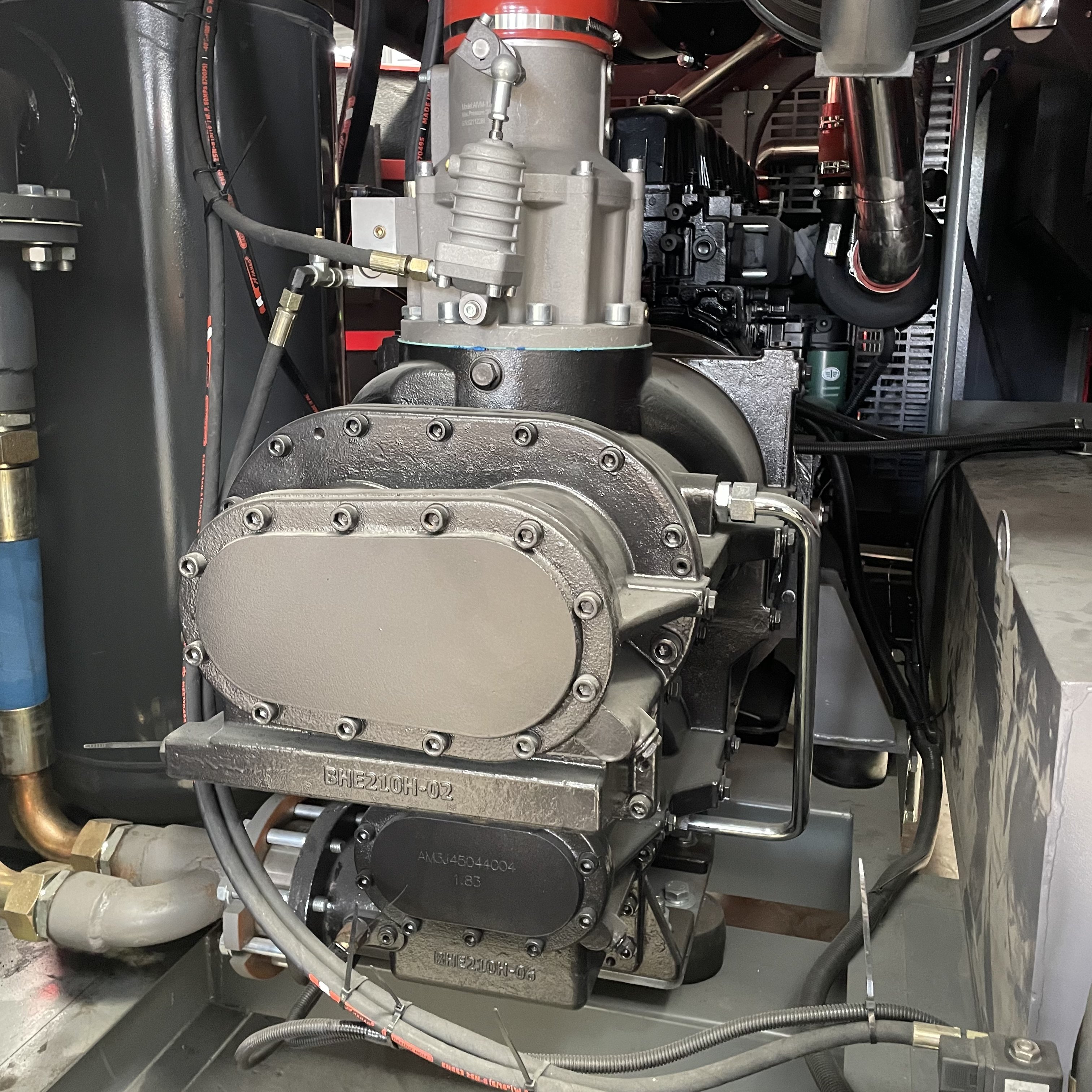 S95d Factory Price 258kw 950cfm 23bar Diesel Mobile Air Compressor for Water Well Drilling Rig
