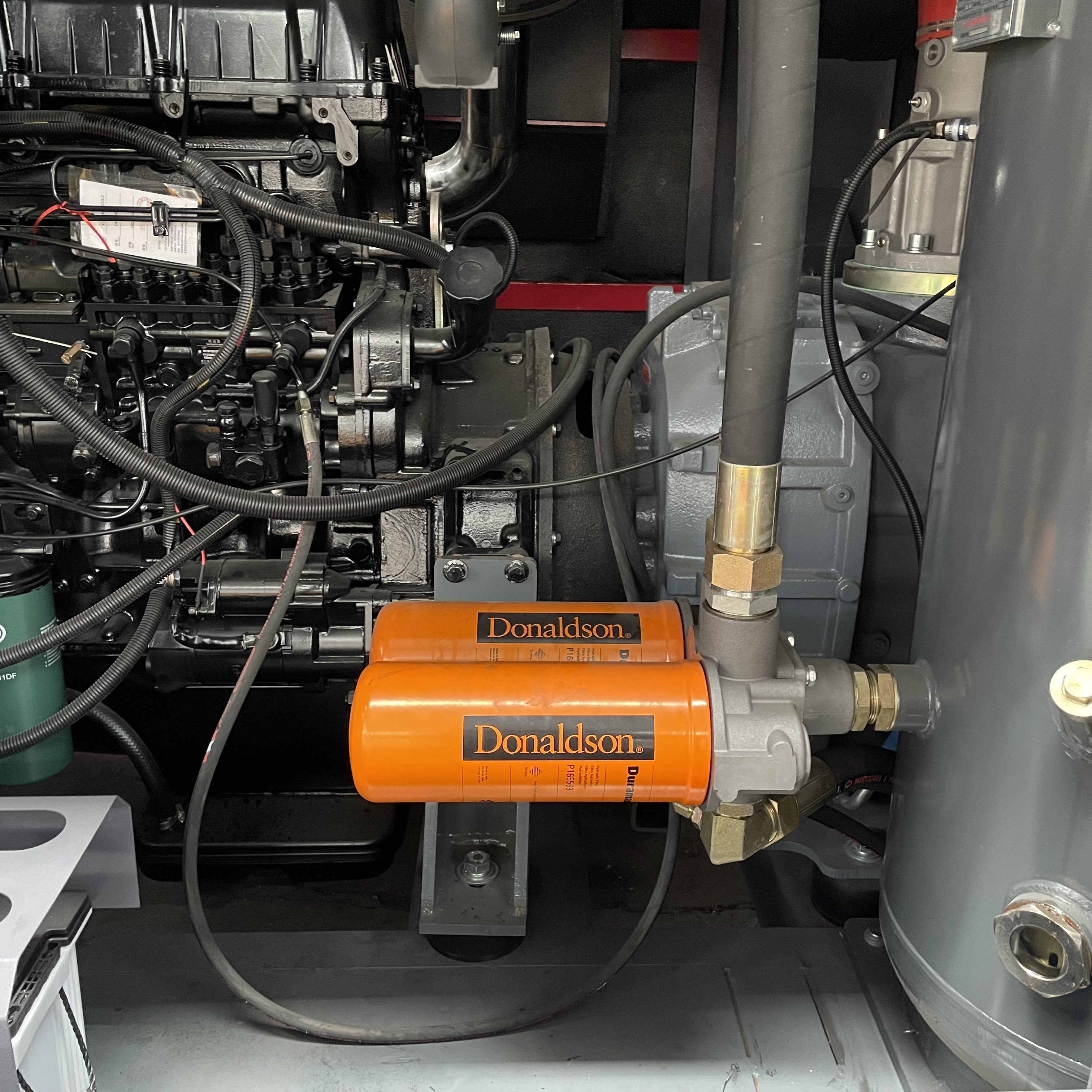 S95d Factory Price 258kw 950cfm 23bar Diesel Mobile Air Compressor for Water Well Drilling Rig