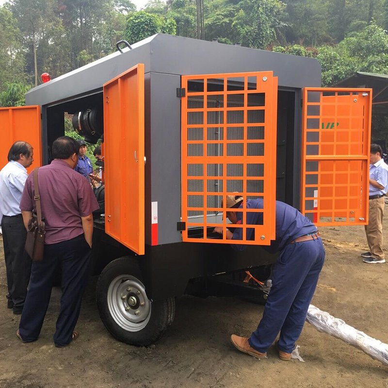 Portable Screw Air Compressor for Borehole Drilling 1000 Cfm 380 psi