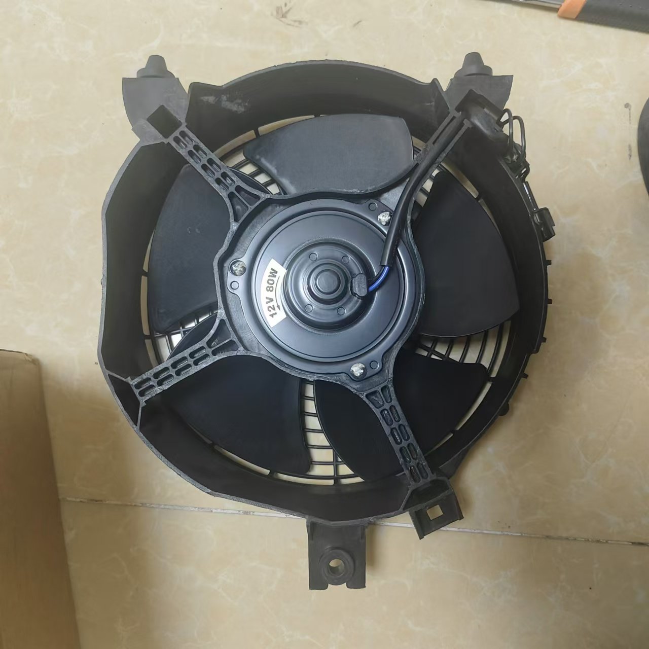 7812A359 MN123607 Car AC Condenser Fan Motor Shroud for Mitsubishi Pajero L200