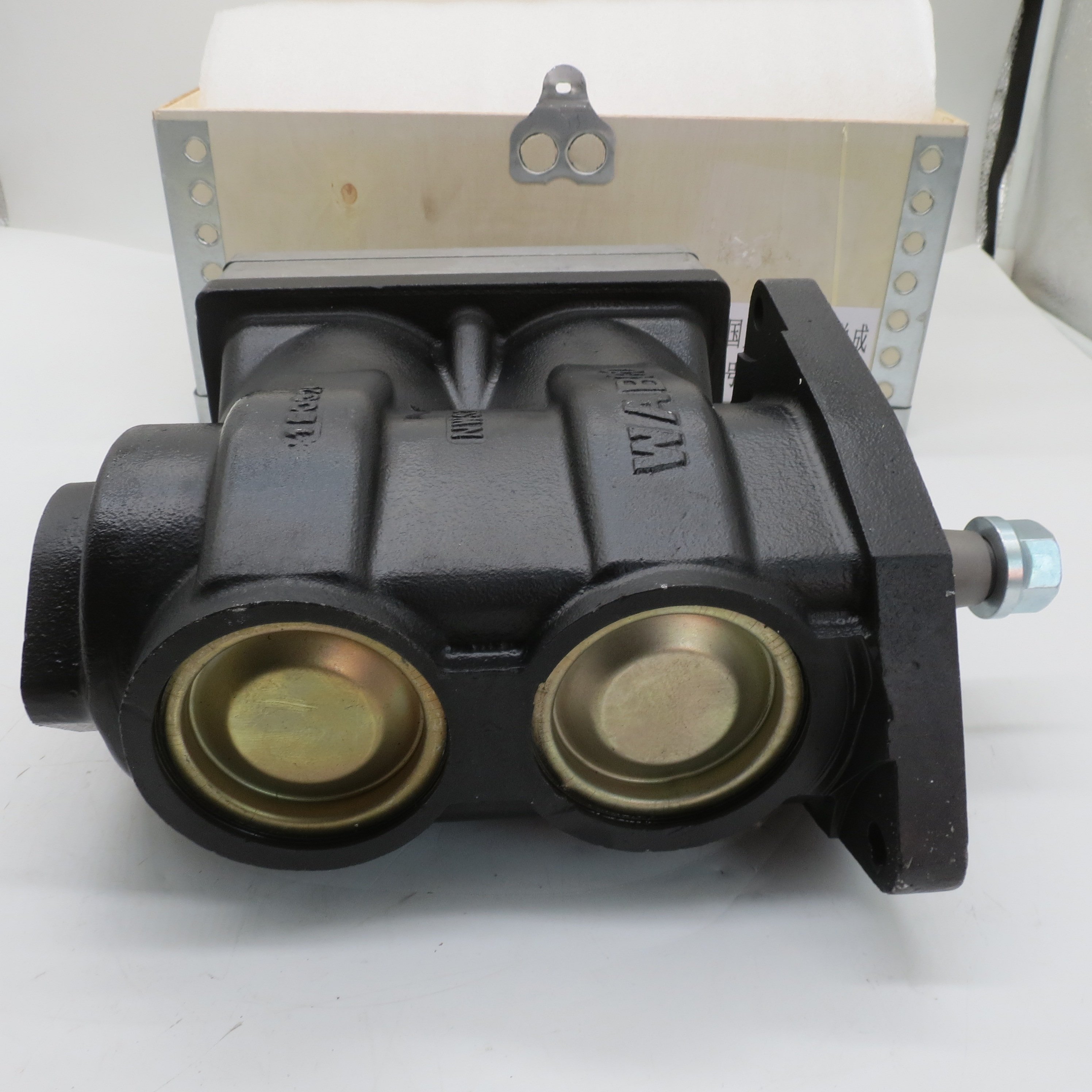 Good Performance Trucks and Cars Engine Parts Air Compressor VG1246130008