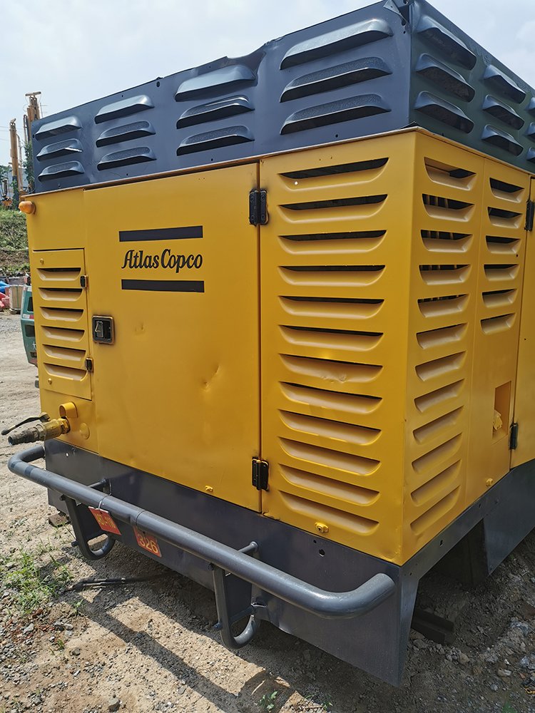 Second Hand Atlas Copco XRHS 836 air Compressor 2012 Model 20 bar CAT Engine Portable diesel Screw air Compressor
