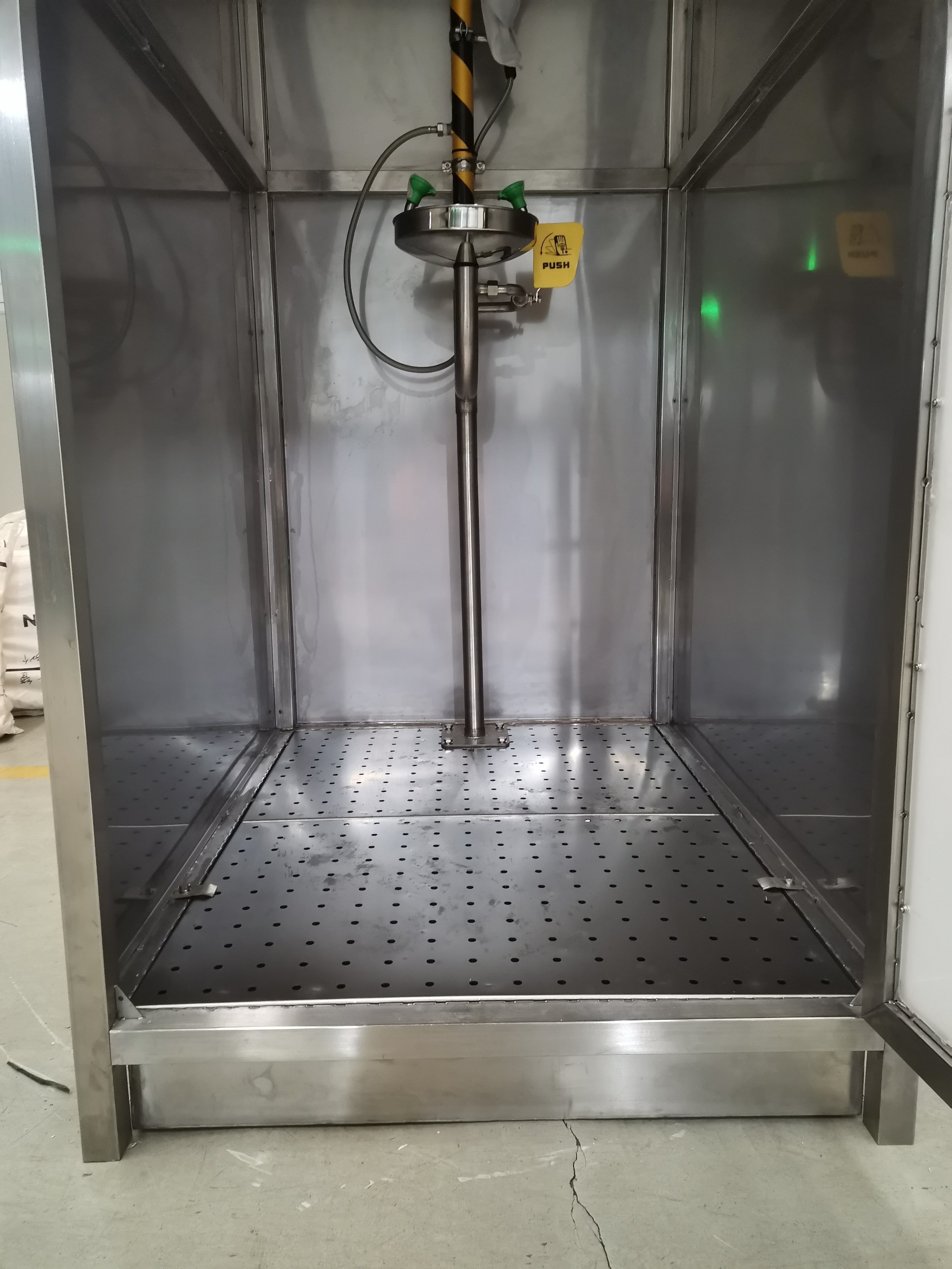 SS304 316 Combination Shower and Eye Wash Cabin Emergency EyeFace Wash Enclosed Eye Wash Cabin
