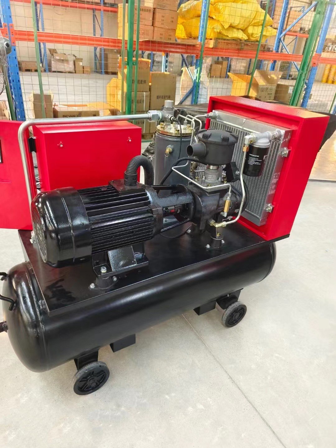 Spray Painting Machine 22 Kw 13 bar Mobile Screw Air Compressor With Tank in Stock