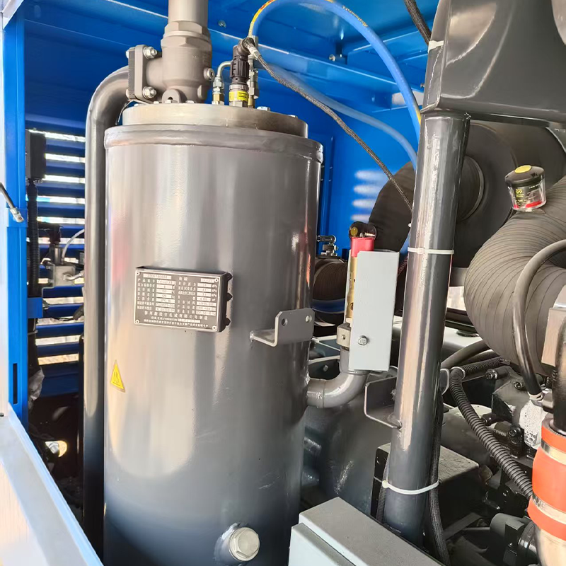 Luy170-17 Portable Industrial Screw Air Compressor 17Bar Diesel 194Kw 2000Rpm With Engine As Core Component