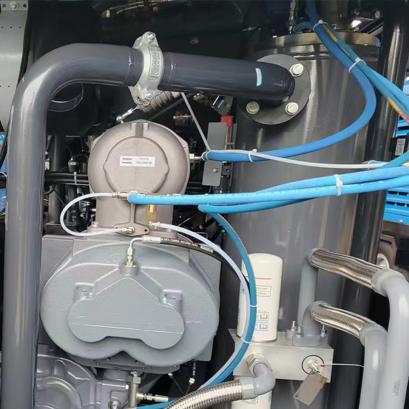 Luy170-17 Portable Industrial Screw Air Compressor 17Bar Diesel 194Kw 2000Rpm With Engine As Core Component