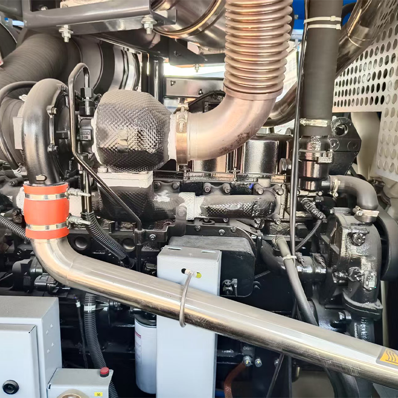 Luy170-17 Portable Industrial Screw Air Compressor 17Bar Diesel 194Kw 2000Rpm With Engine As Core Component