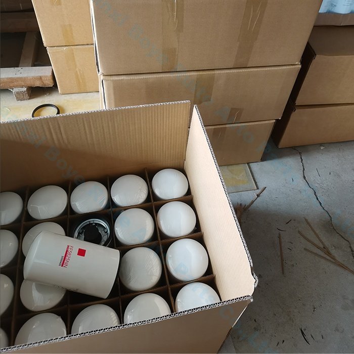 Original Quality Fuel Filter FF5825NN Premium Spin-On Fuel Filter for Cummin Engine Parts