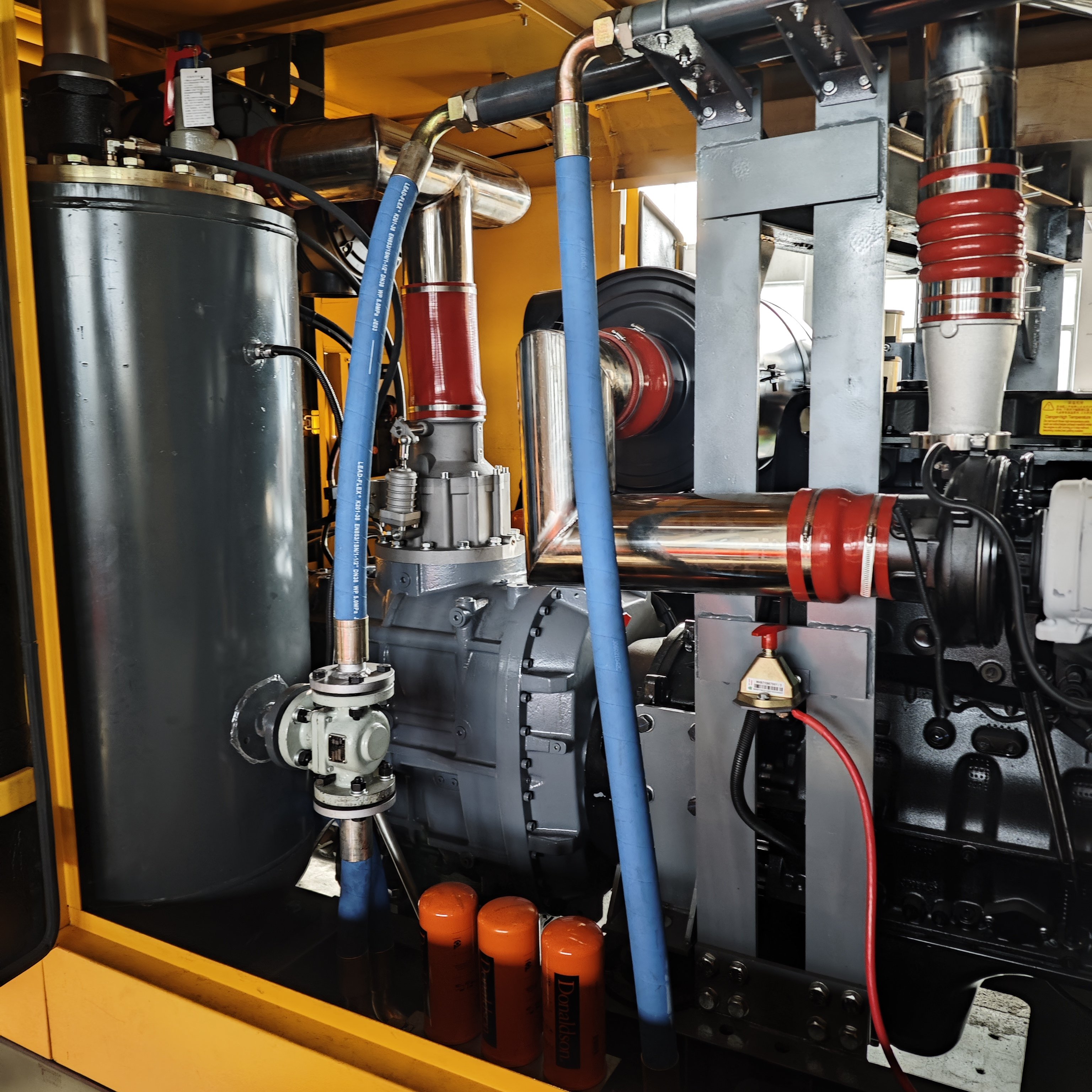 Factory Customized 35bar 1300cfm Cummins Engine Two Stage Type Screw Air Compressor