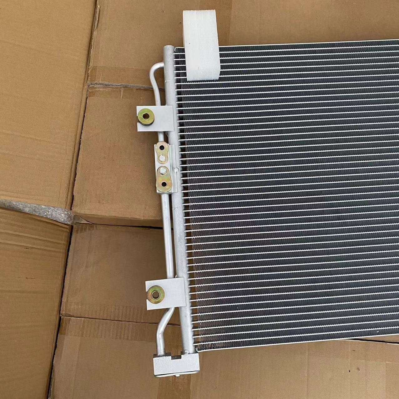 Accessories/Spare Parts for SINOTRUK HOWO T7H SITRAK C7H C9H TX G7S Trucks WG1642822006 Air Conditioner Condenser
