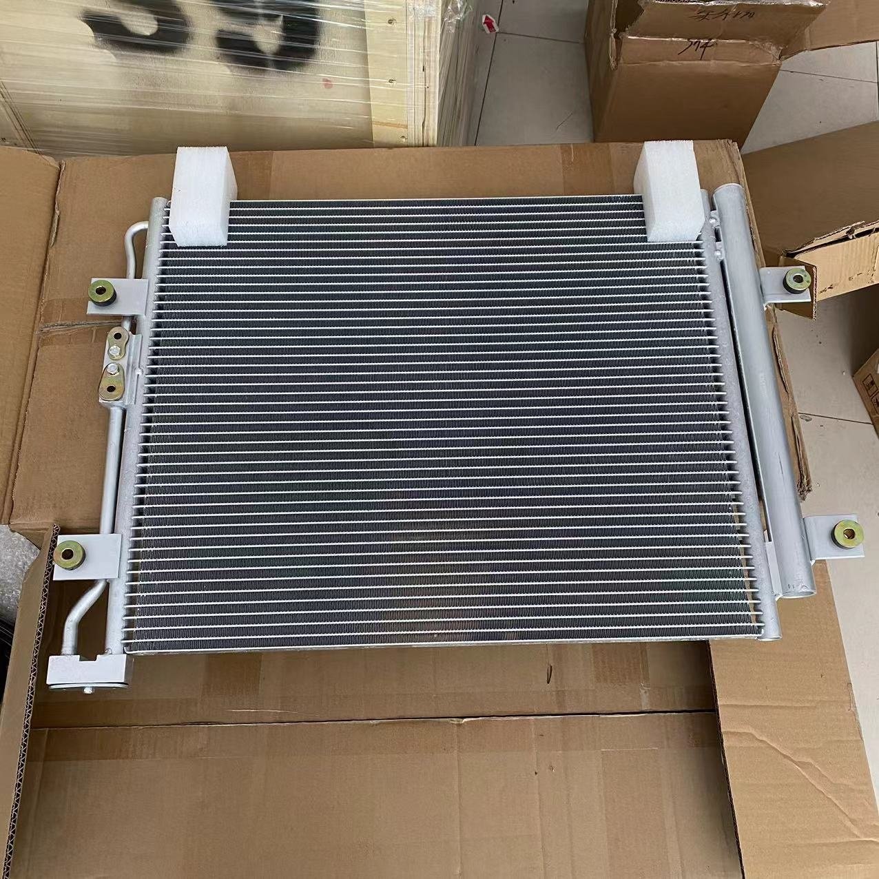 Accessories/Spare Parts for SINOTRUK HOWO T7H SITRAK C7H C9H TX G7S Trucks WG1642822006 Air Conditioner Condenser