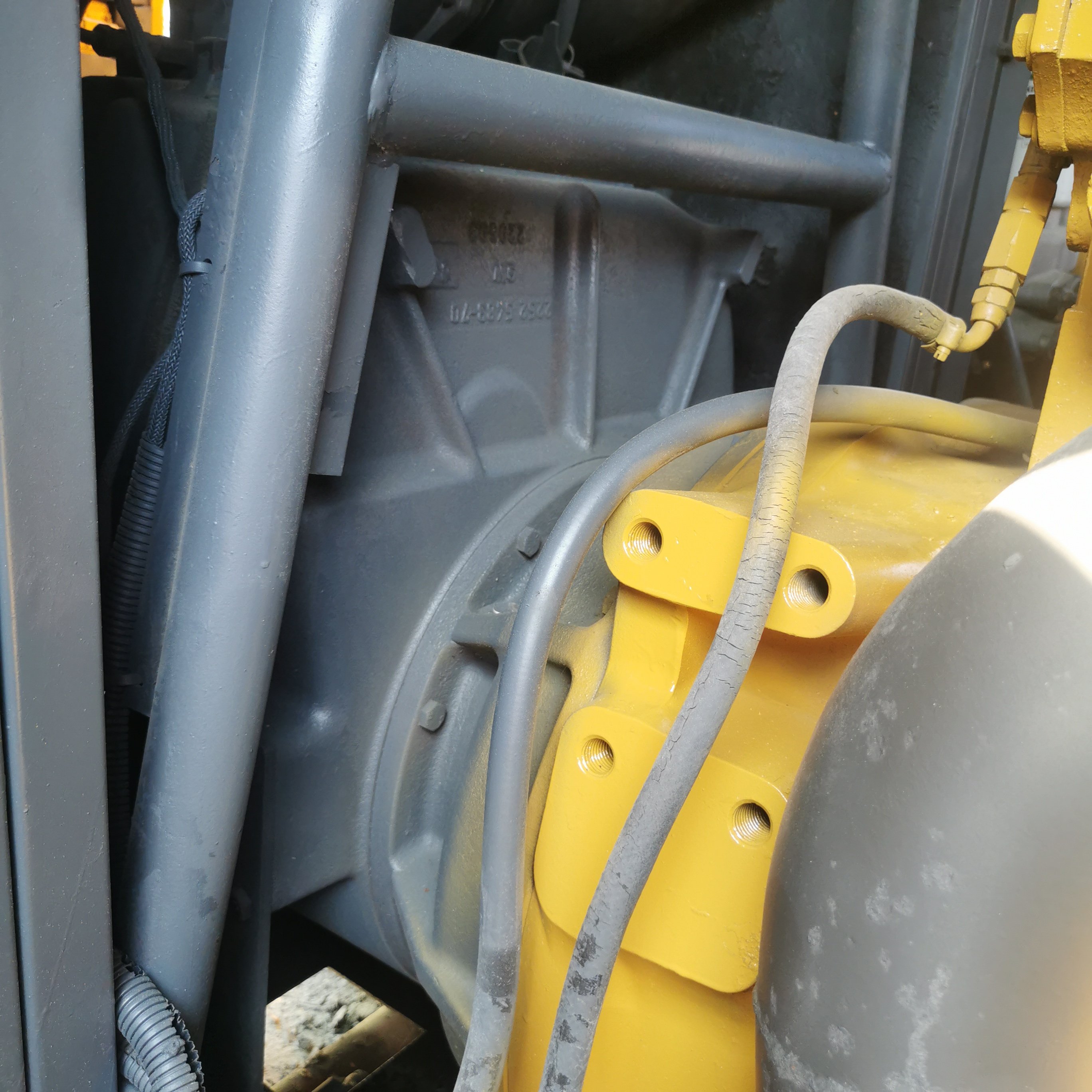 Second Hand Used Atlas Copco XRHS836 Portable air Compressor CAT diesel Engine 2 Inch Wind Pipe China Factory Price