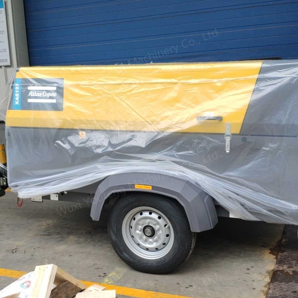 Atlas Copco diesel Engine Screw air Compressor with Wheels 7bar 160cfm 400cfm XAS400 XAS137 100psi