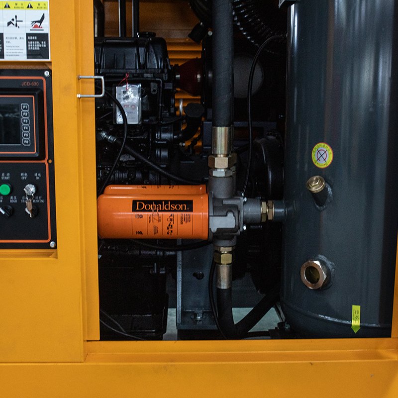 Factory Customization 1200cfm 30bar 390kw Diesel Engine Screw Powered Industrial Air Compressor for Mining