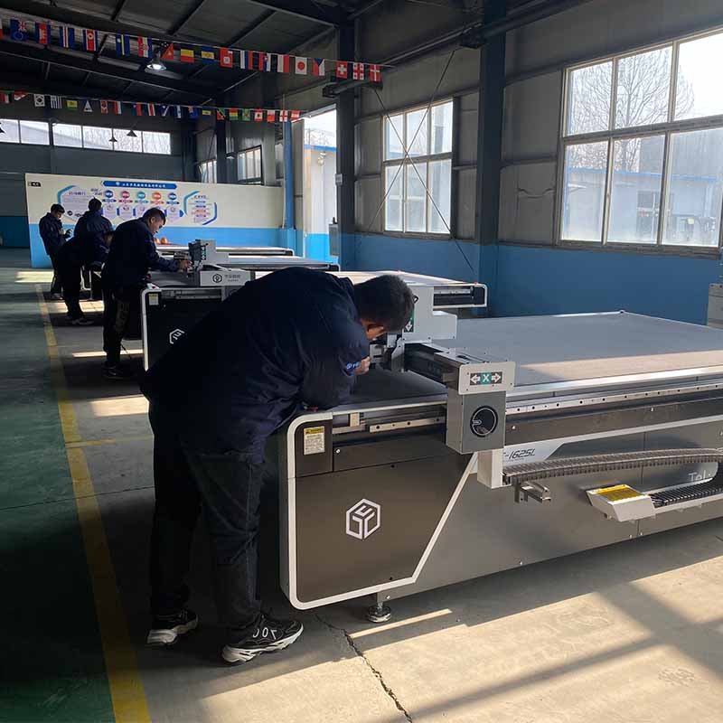 Industrial Automatic Cloth Cutter Clothes Cutting Machine Apparel Textile Machinery CNC Fabric Non Woven Fabric Cutting