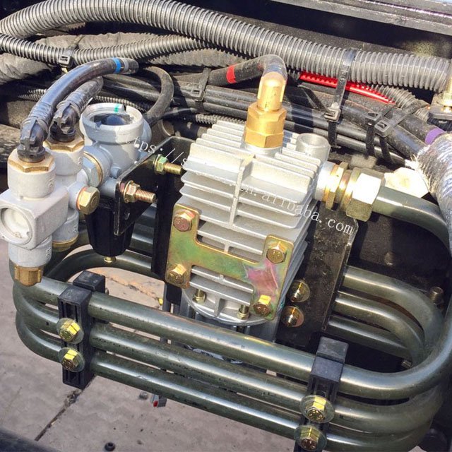 Shacman X3000 F3000 M3000 Truck Parts air Cooled Condenser Oil Water Separator DZ97259360017