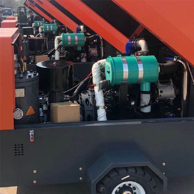 353 Cfm 10bar Mobile Diesel Screw Type Air Compressor for Gold Mining Equipment