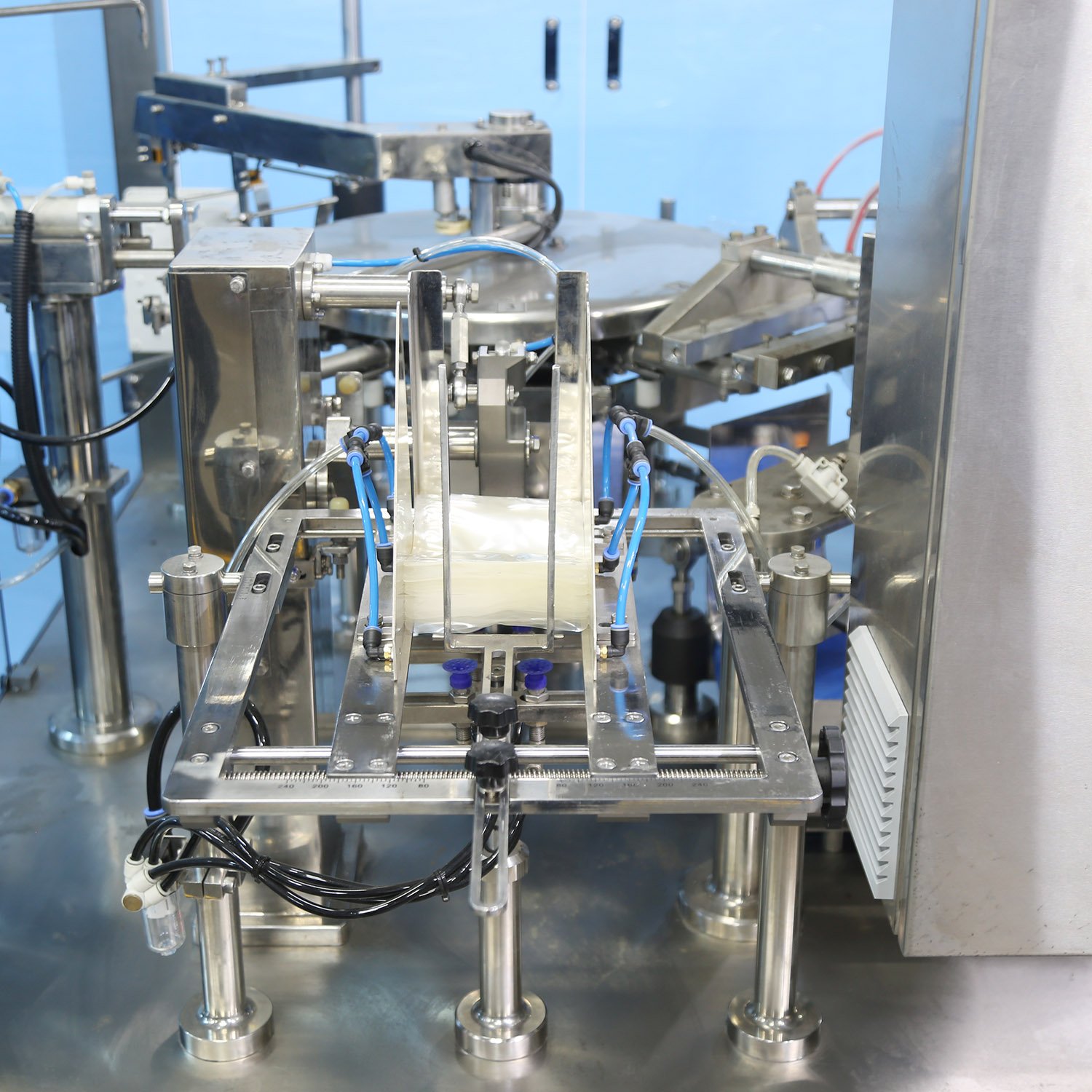 High Speed Three Four Sides Pouch Liquid Honey Packing Rotary Packaging Jelly Candy Premade Bag Pick Fill Seal Machine