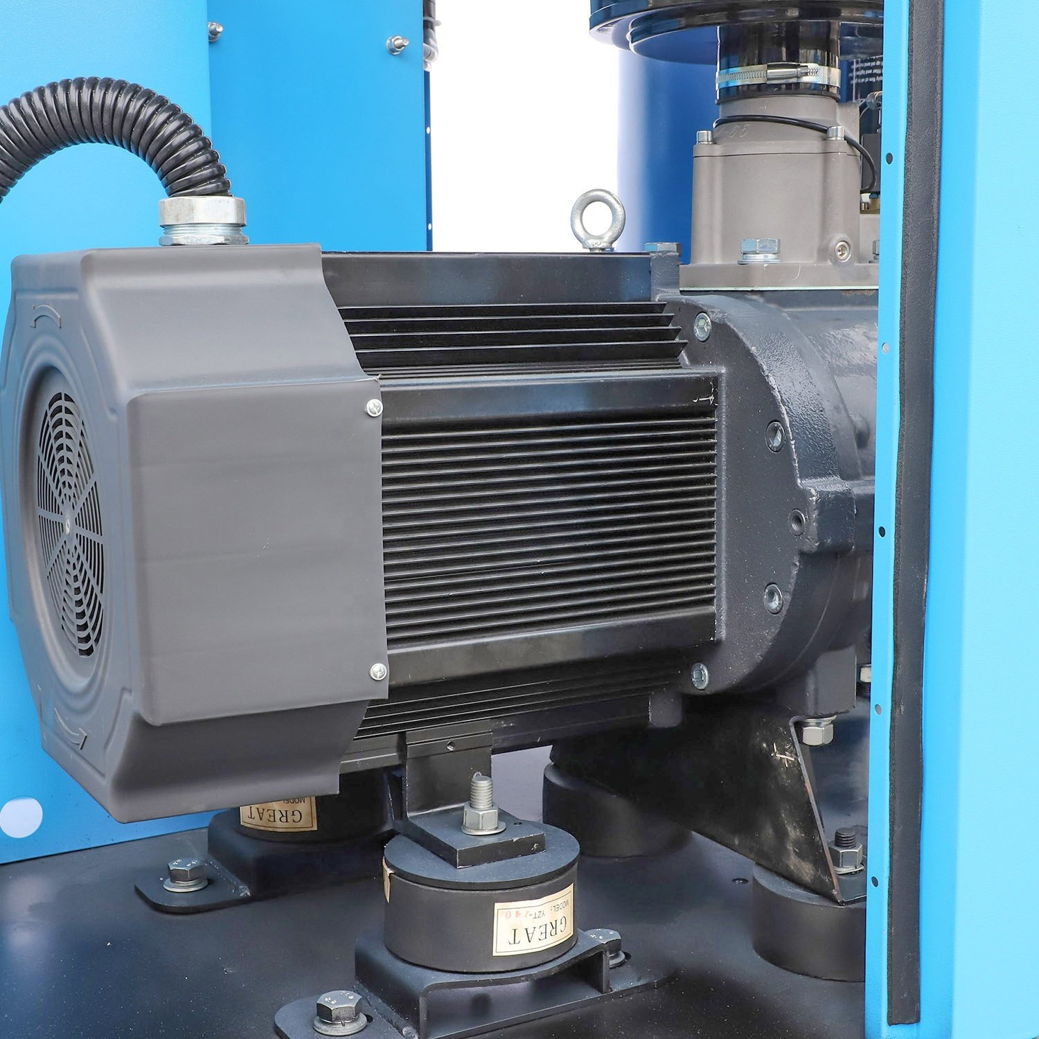 China's Great 15kw 20hp 8br-13bar Screw Air Compressor for Industrial Use With High Efficiency on Socks Machines