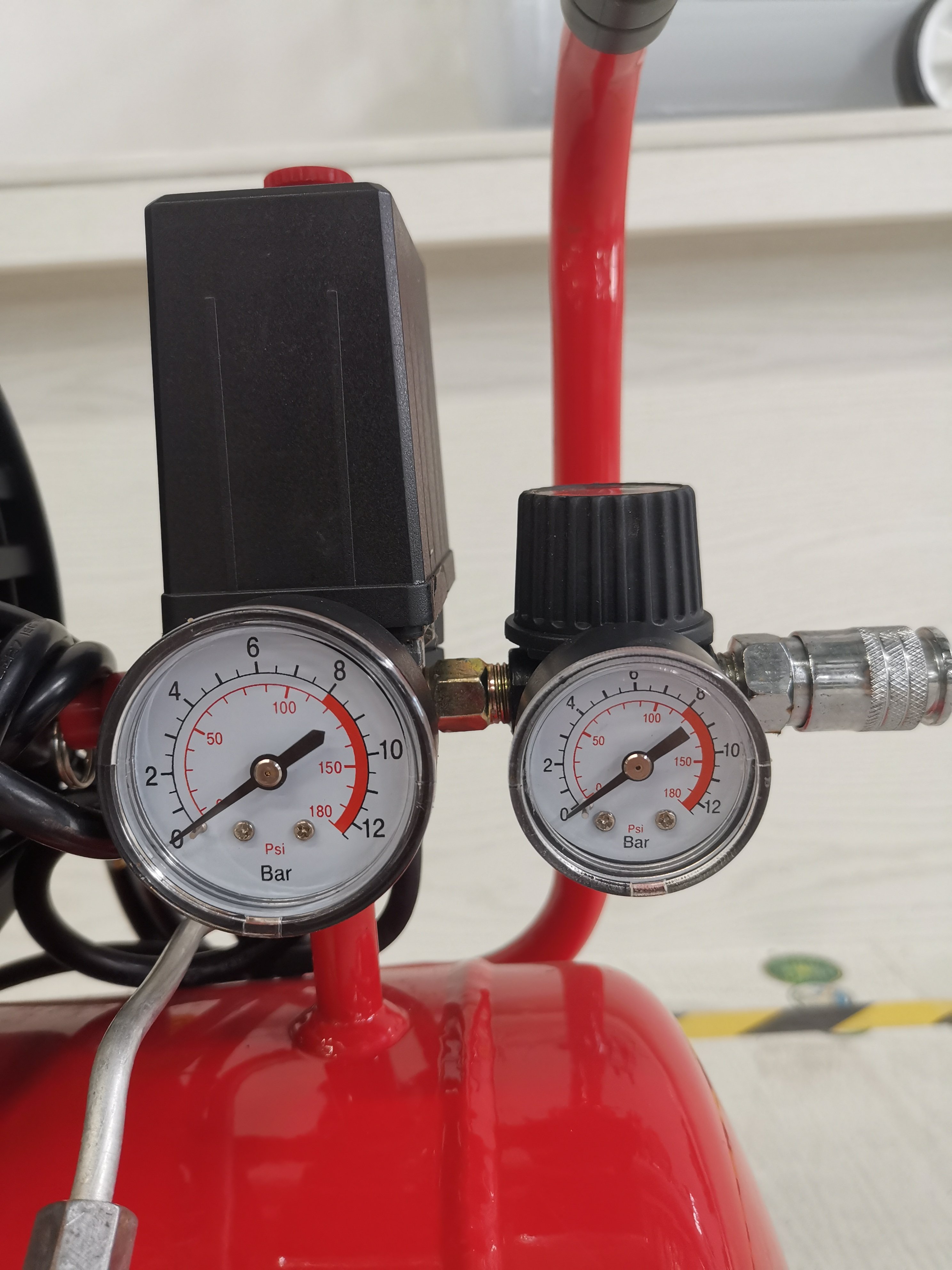 Grand Sales Lubricated air Compressor 1200w with tank 24L in Stock Low Price