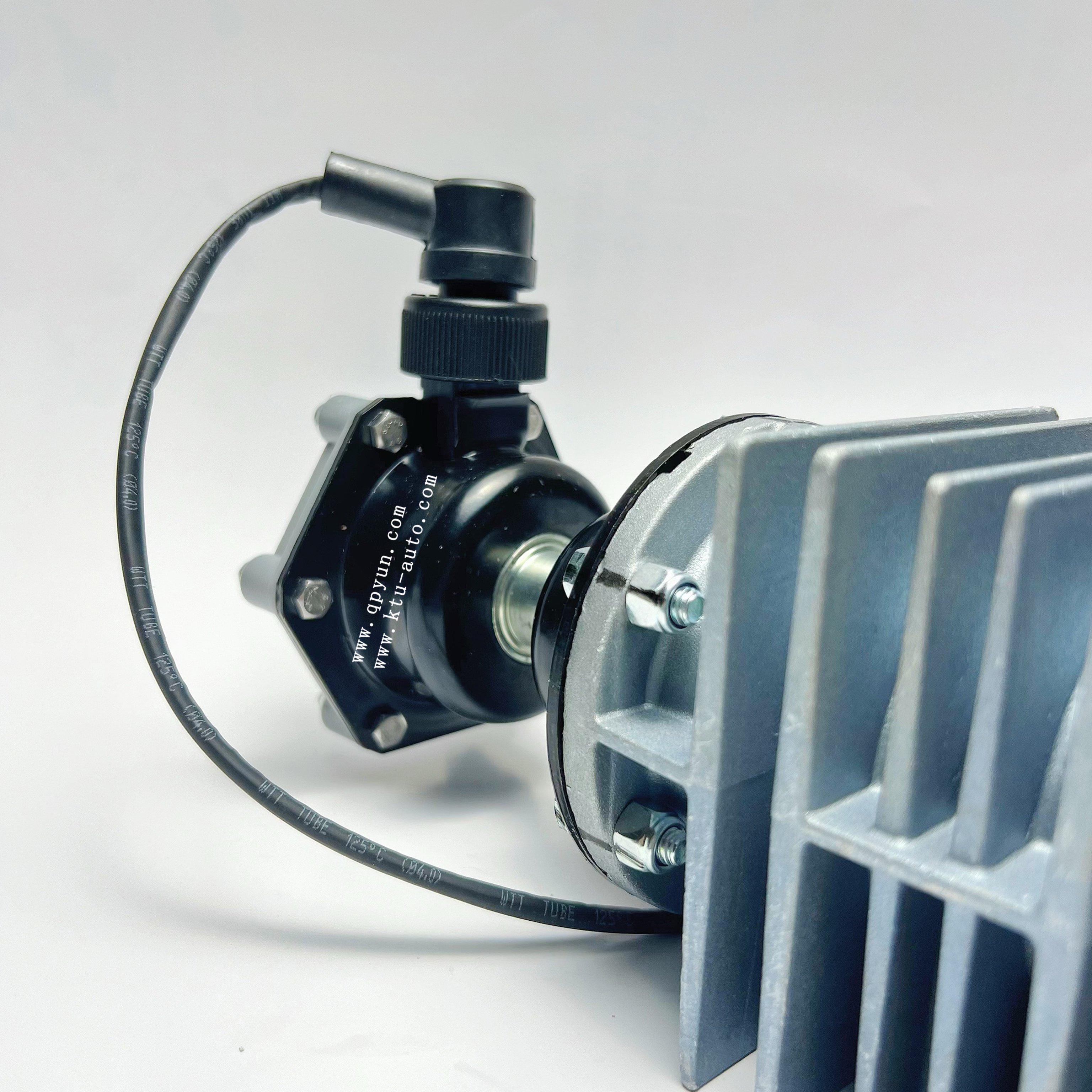 Air Condensate Separator Oil-water Separator 35ACC-00520 air Condenser for Higer Bus