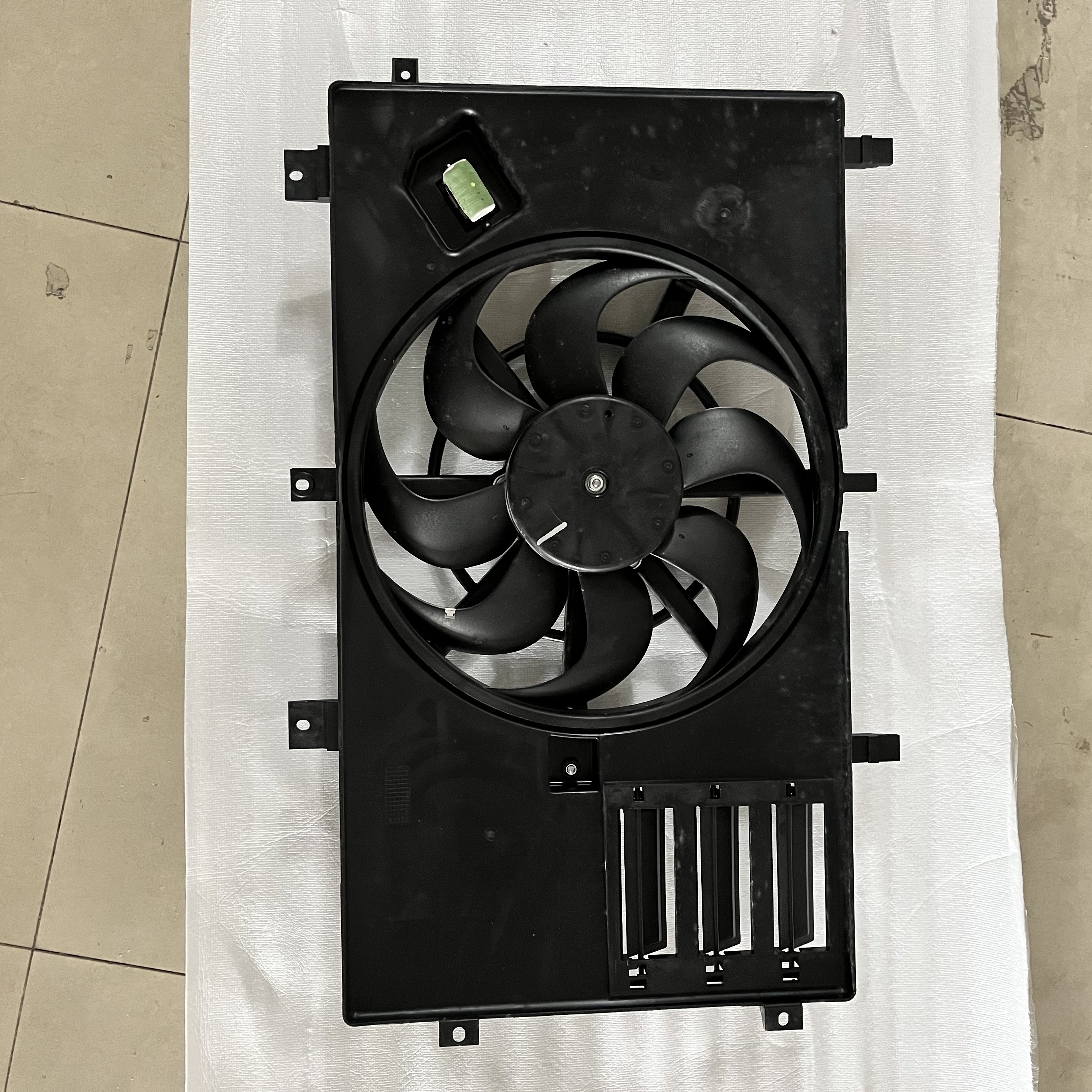 Wholesale Auto Parts Manufacturer Brushless Car Radiator Nitrogen Cooling Fan for Mg GT Car Cooling