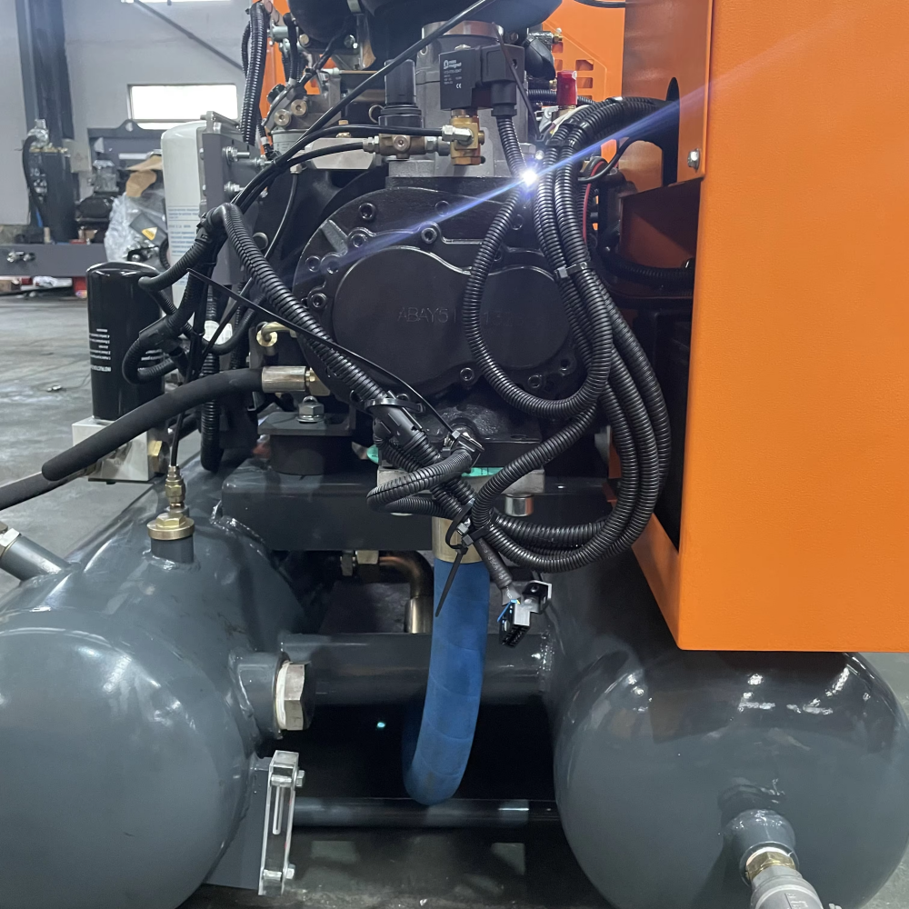 Factory Price Hot Selling 250cfm 8bar 200l Diesel Screw Air Compressor