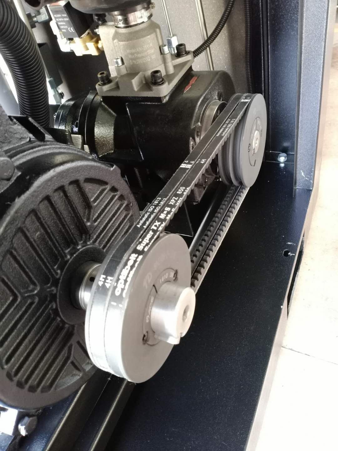 Belt Driven 4KW 5.5KW 7.5KW 11KW 15KW 22KW 30KW 37KW 45KW 5HP 6HP 7HP 10HP 15HP 20HP 30HP 40HP Screw Air Compressor IP23