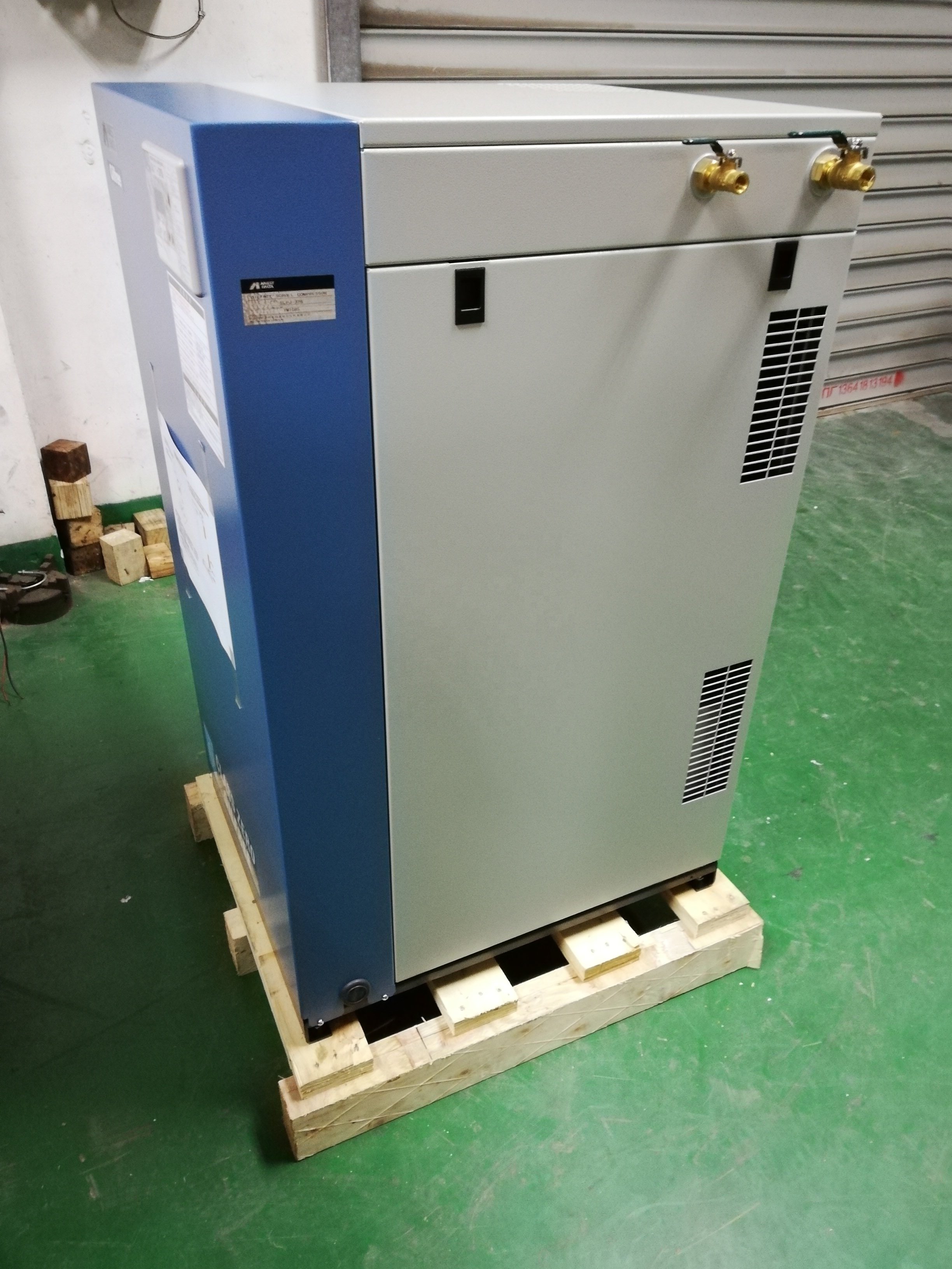Anest Iwata 3.7kw 5HP Compact and Simple Oil Free Scroll air Compressor