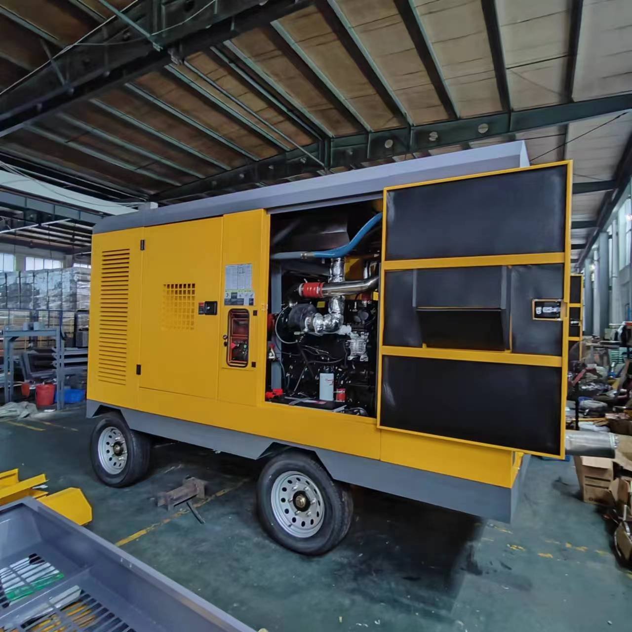 Factory Customized 35bar 350psi 1300cfm Diesel Engine Two Stage Type Screw Air Compressor