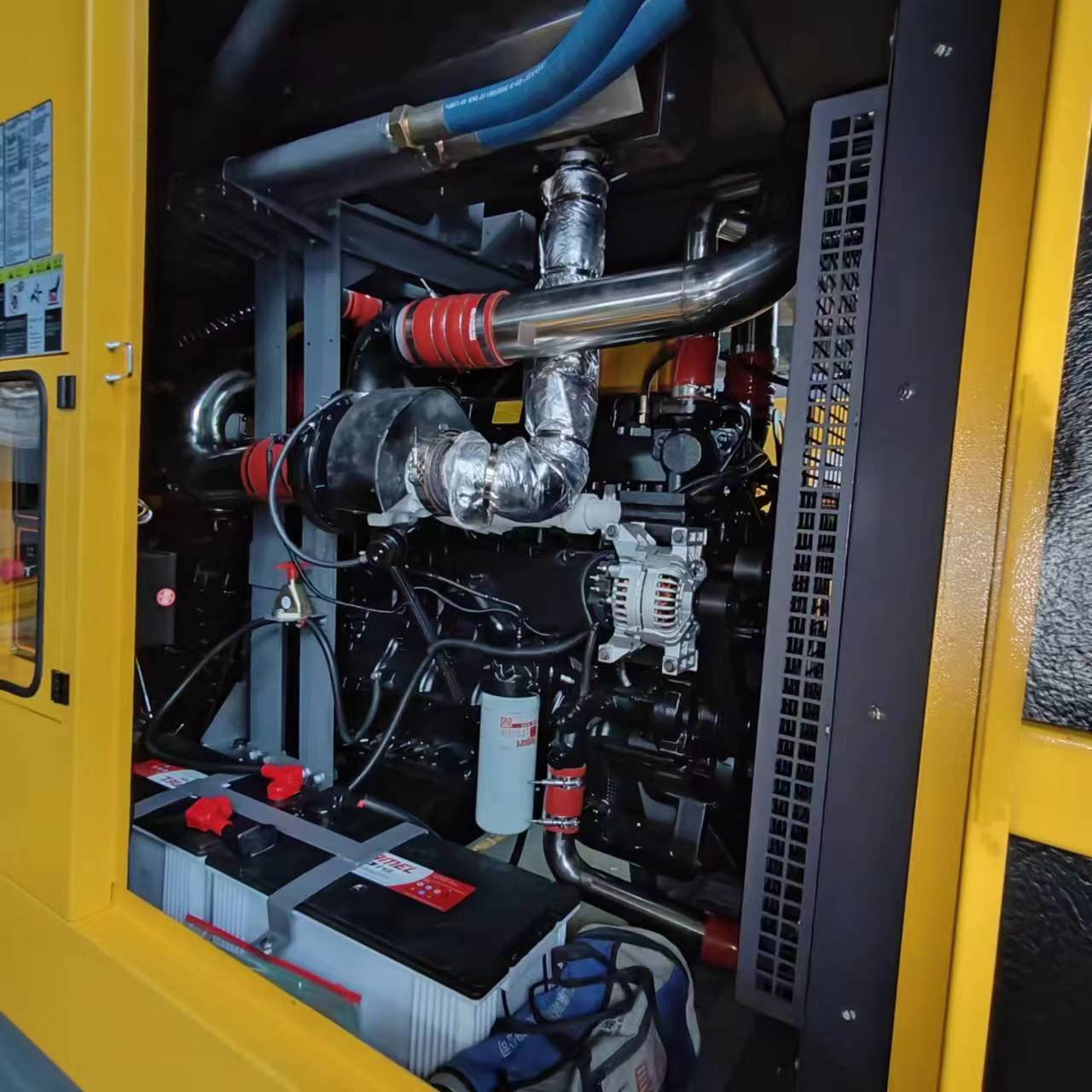 Factory Customized 35bar 350psi 1300cfm Diesel Engine Two Stage Type Screw Air Compressor