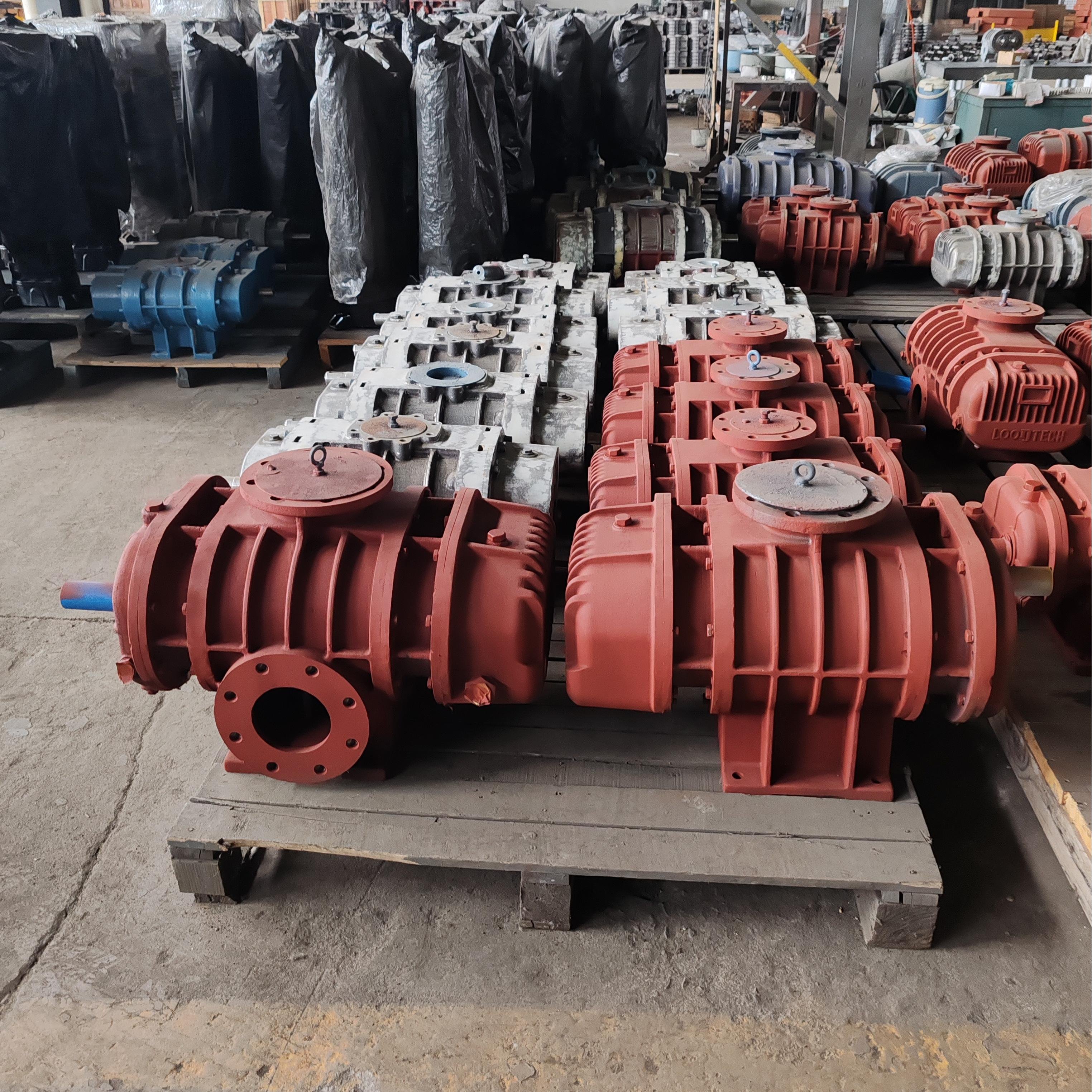 OEM Customizable Electric Roots Blower Aerator Three-Lobe Design Cast Iron Blades New Condition Centralized Feeding Assistance