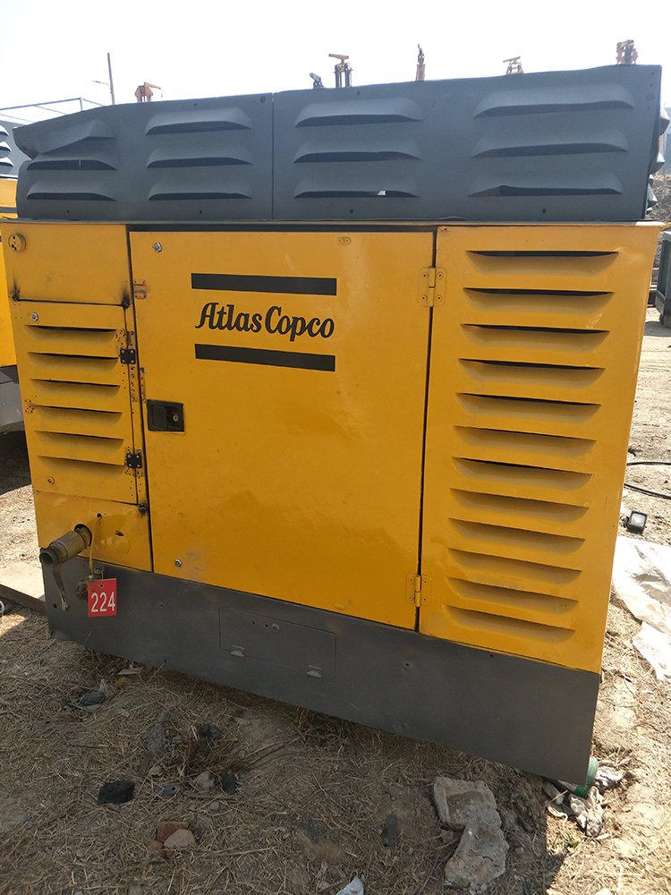 Second Hand Atlas Copco XRVS 976 air Compressor 2012 Model 25 bar 976 Cfm CAT Engine Portable diesel Screw air Compressor