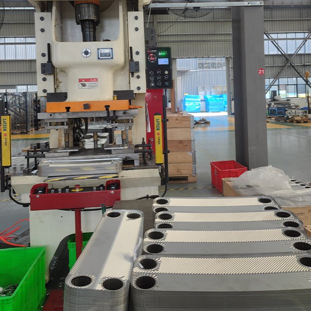 Water Cooled Car air Conditioner Condenser Industrial Stainless Steel 304/316L diesel Oil Water Cooler Plate Heat Exchanger