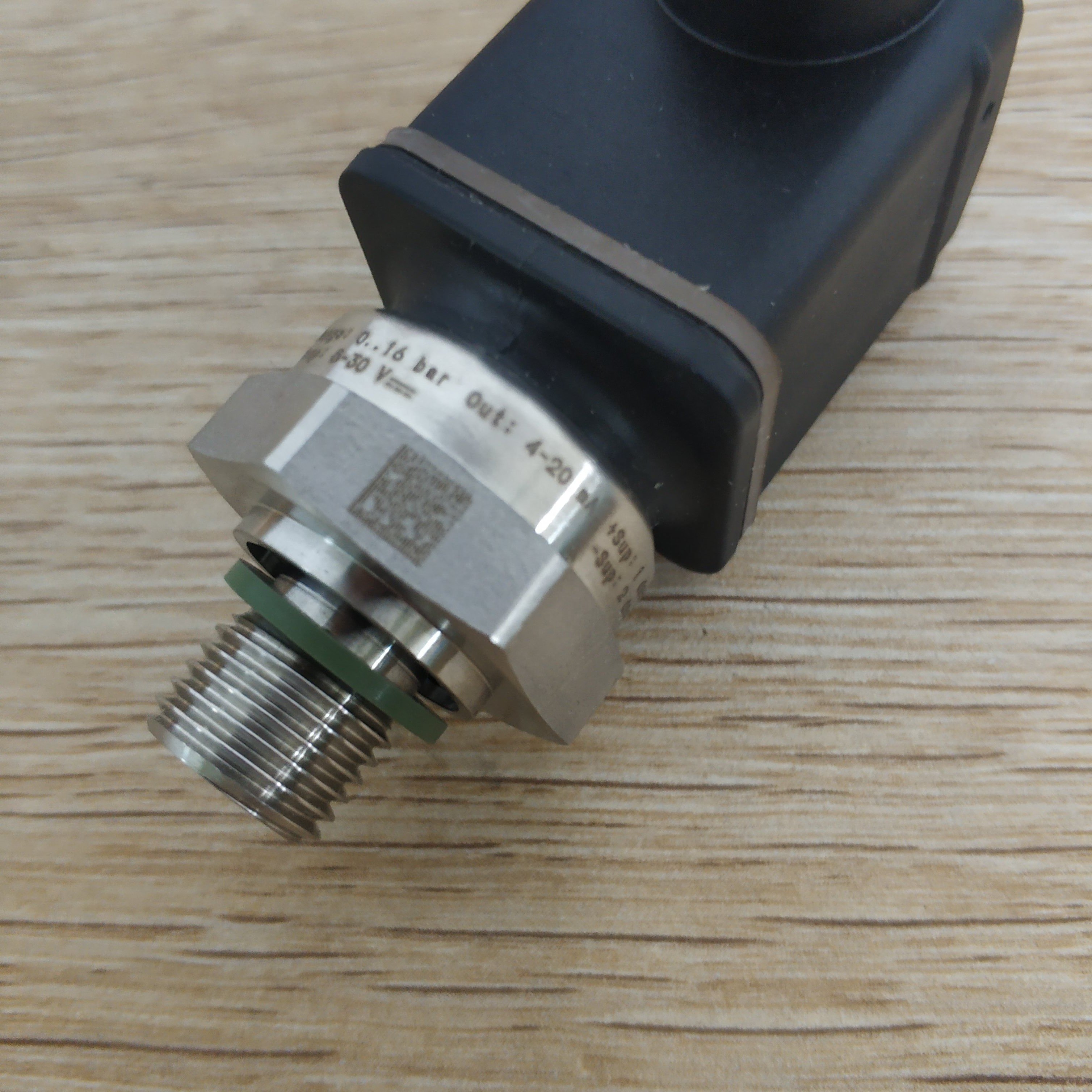 Danfoss DSPT 500 090G2138 Pressure Transducer with Inductive Switches for Air and Water Applications